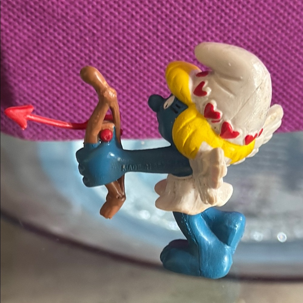 Smurfette Valentine Figurine with Bow and Arrow